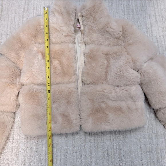 Girls Faux Fur Jacket size medium - Picture 9 of 14